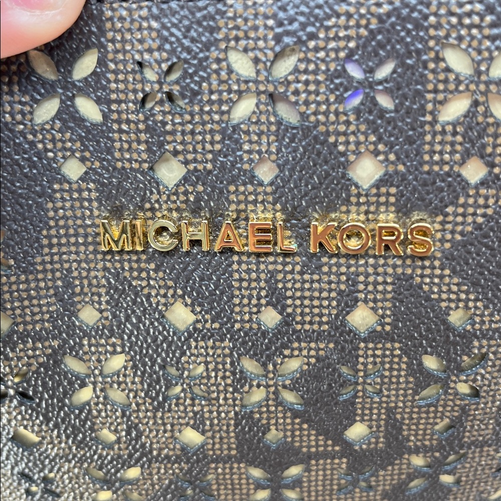 1184 Michael Kors lazer cut tote and wallet set 259031184 - Picture 6 of 16